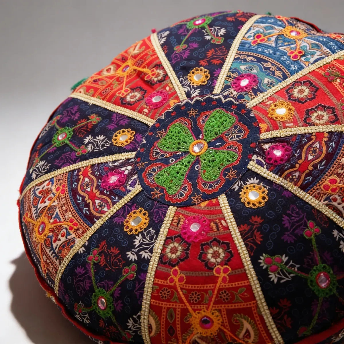 Cojin de Suelo Patchwork Celeste Redondo Extra Grande