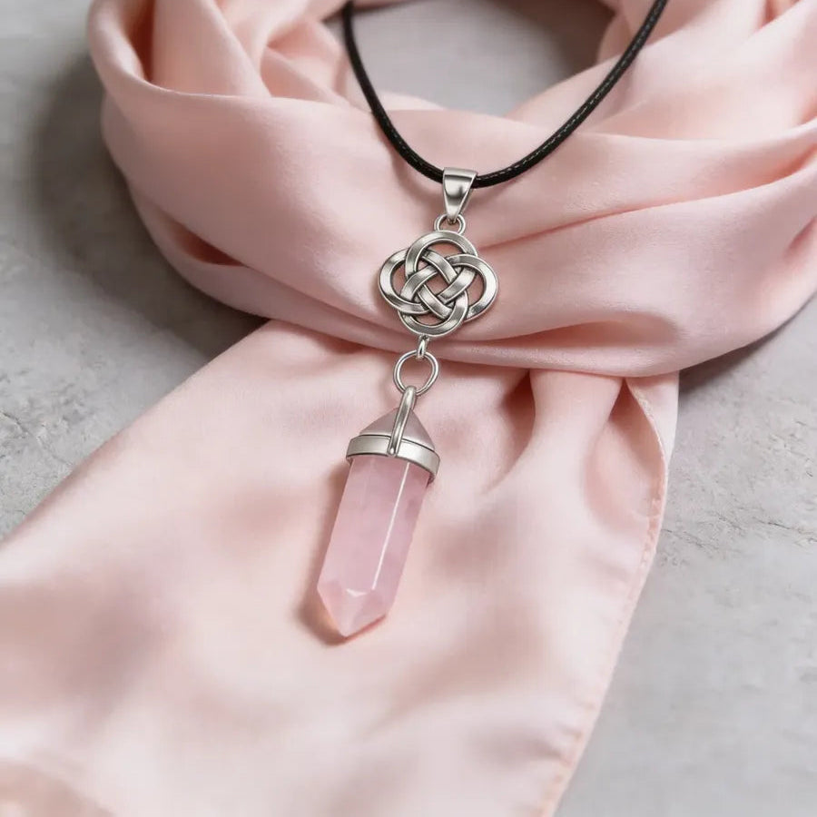 Colgante Nudo Celta de Punta Cuarzo Rosa