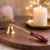 Apaga Vela de Bronce con Mango de Madera