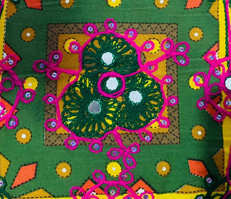 Cojin bordado a mano Rosado y Amarillo