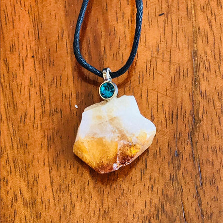 Colgante Piedra Calcita Naranja con Brillo