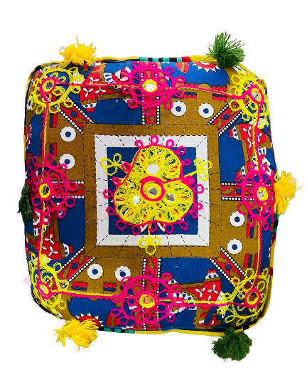 Cojín Bordado a mano - Yellow Square.