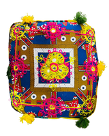 Cojín Bordado a mano - Yellow Square.